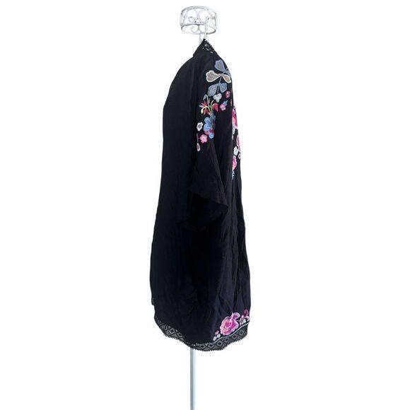 GREAT CONDITION WOMEN Paparazzi Black Embroidered Floral Kimono Crochet Trim Ope - Picture 7 of 10